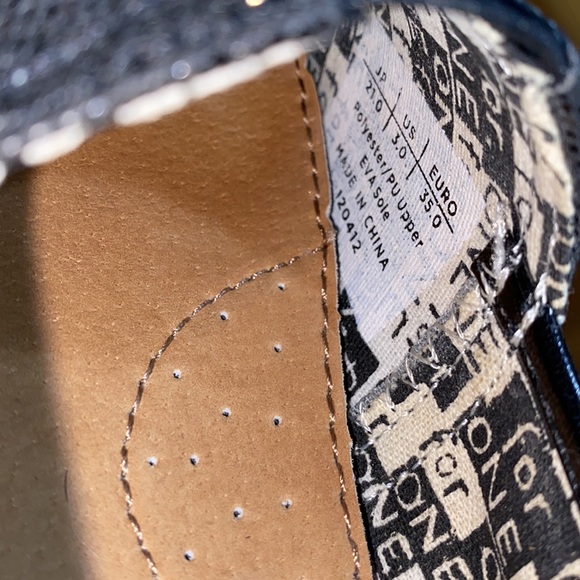 Toms Black sequins Classic Slip on Shoes. Size 3 Y - Picture 8 of 8